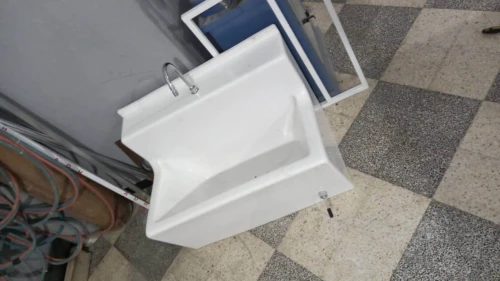 Lave mains 1 poste en acrylique commande a genoux ou infrarouge
