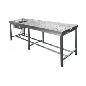 table t'autopsie rectangulaire avec évier
