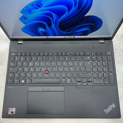 Lenovo ThinkPad T16 16 pouce AMD Ryzen 7 PRO 7840U 64 Go DDR5 1 To SSD NVMe AMD Radeon 780M Graphics