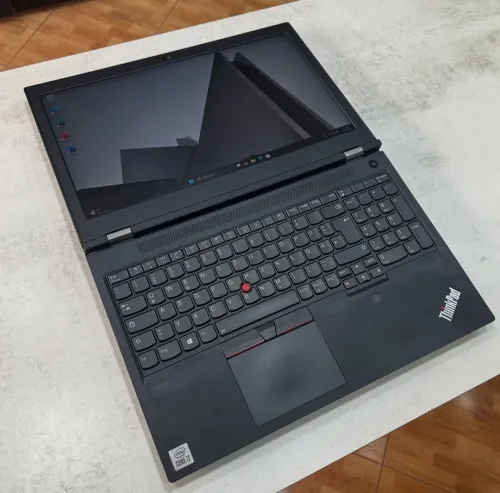 Lenovo ThinkPad P15s Workstation 15,6 i7-10750H 32 Go DDR4 512 Go SSD NVMe Quadro RTX 3000