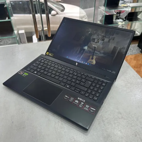 Acer Nitro V15 GAMING 15,6 pouce 165Hz quasi neuf Ryzen 7 7735HS 16 Go DDR5 512 Go SSD GeForce RTX 4060 8 Go GDDR6 VRAM