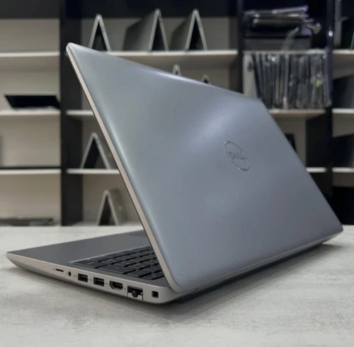 Dell Precision 3591 15,6 workstation neuf Ultra 7 165H 32 Go de RAM 512 Go SSD NVMe NVIDIA RTX 1000 Ada 4 Go GDDR6