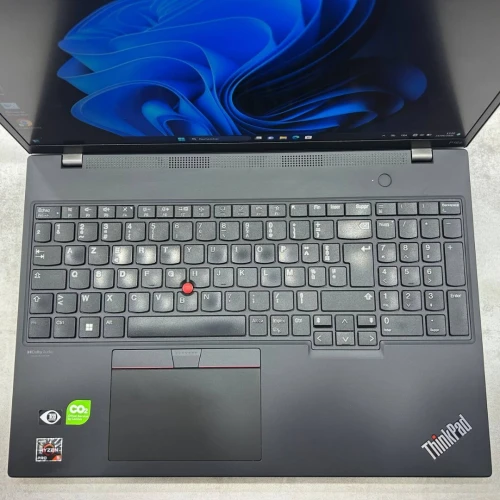 Lenovo ThinkPad P16s 15,6 pouce Ryzen 5 6650U 16 Go DDR5 512 Go SSD AMD Radeon PRO