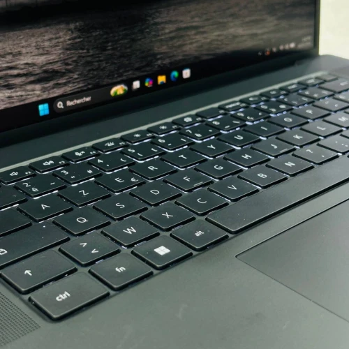 Dell Precision 5680 16 pouce i7-13700H 32 Go DDR5 1 To SSD NVMe NVIDIA RTX A2000 Laptop GPU8 Go GDDR6 VRAM
