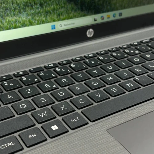 HP 250 G10 neuf jamais utilisé sous emballage 15.6 pouce FHD i5 1334U 8Go DDR4 3200MT/s 512Go SSD NVMe Intel UHD Graphics