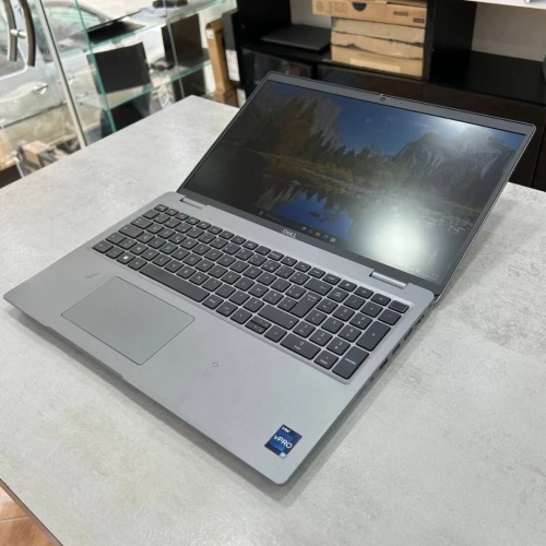 Dell Precision 3571 Workstation 15.6 pouce FHD 60Hz i9 12900H 32Go DDR5 4800MT/s 512Go SSD NVMe NVIDIA T600 4Go GDDR6