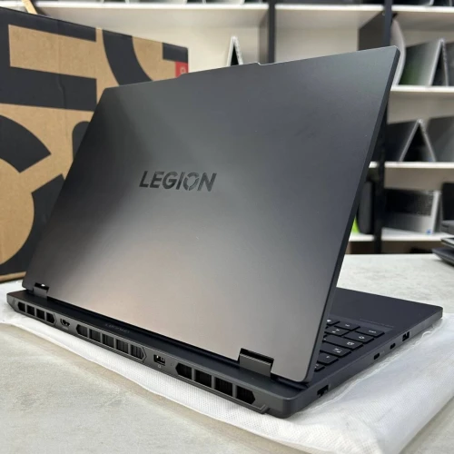 Lenovo Legion 5 15IRX10 Gaming 15.3 pouce 165Hz i7 13650HX 32Go DDR5 512Go SSD NVMe RTX 5070 Laptop GPU 8Go GDDR7