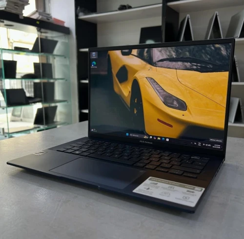 Asus ZenBook 14 pouces OLED 2.8K 90 Hz i5-1240P 16 Go de RAM 512 Go SSD NVMe