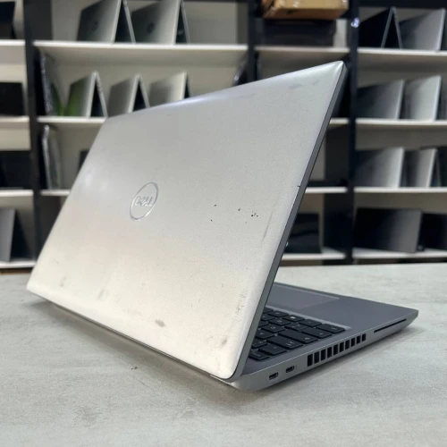 Dell Precision 3561 workstation professionnelle 15.6 pouce i7-11850H 16 Go DDR4 512 Go SSD NVMe RTX Quadro T1200 4 Go GDDR6