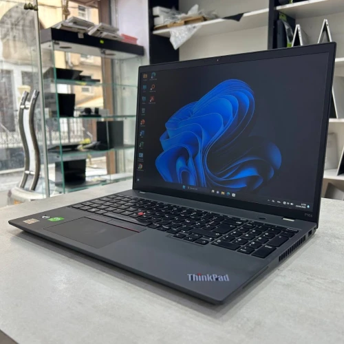 Lenovo ThinkPad P16s 15,6 pouce Ryzen 5 6650U 16 Go DDR5 512 Go SSD AMD Radeon PRO
