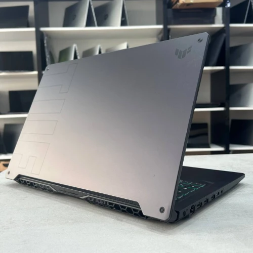 Asus TUF Gaming F17 17,3 pouce 144Hz i5-11400H 16 Go DDR4 512 Go SSD NVMe RTX 3050 Laptop GPU 4 Go GDDR6 VRAM