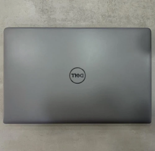 Dell Precision 3590 jamais utilisé 15,6 Ultra 7 165H 32 Go de RAM DDR5 512 Go SSD NVIDIA RTX 500 Ada Generation 4 Go GDDR6