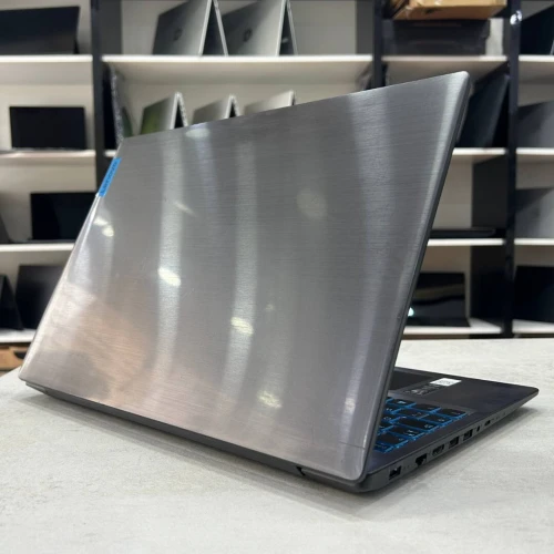 Lenovo IdeaPad Gaming 3 15.6pouce i5-9300H 8 Go DDR4 256 Go SSD NVMe GTX 1650 4 Go GDDR6
