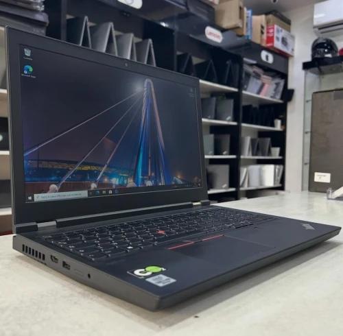 Lenovo ThinkPad Workstation P15 15,6 i7 10850H 32 de RAM DDR4 1to ssd nvme Nvidia rtx 3000 6go GDDR6