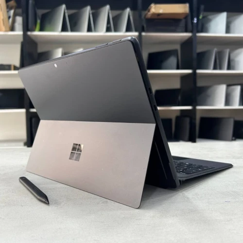 Microsoft Surface Pro for Business 11th Ed - Copilot+PC 2-en-1 13 pouce 120Hz Ultra 7 266V 16 Go LPDDR5X 512 Go SSD AI Boost avec stylet3K