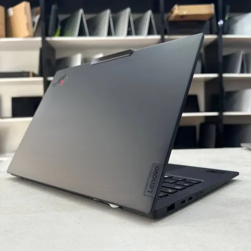 Lenovo ThinkPad X1 14 pouce Carbon Ultra 7 155U 16 Go LPDDR5X 512 Go SSD NVMe Intel AI Boost