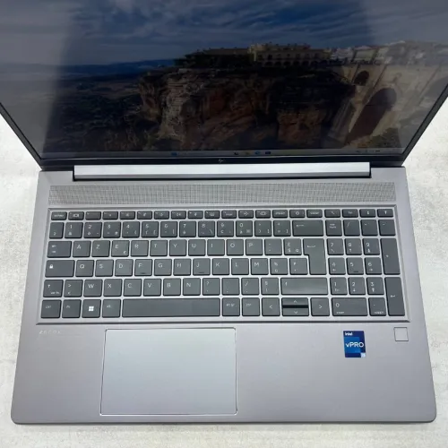 HP ZBook Power G10  Workstation professionnelle 15,6 pouce i5-13600H 32 Go DDR5 512 Go SSD NVMe RTX A500 Laptop GPU 4 Go GDDR6