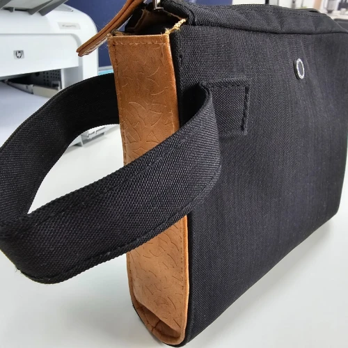 Bvlgari pochette / Emirates airline