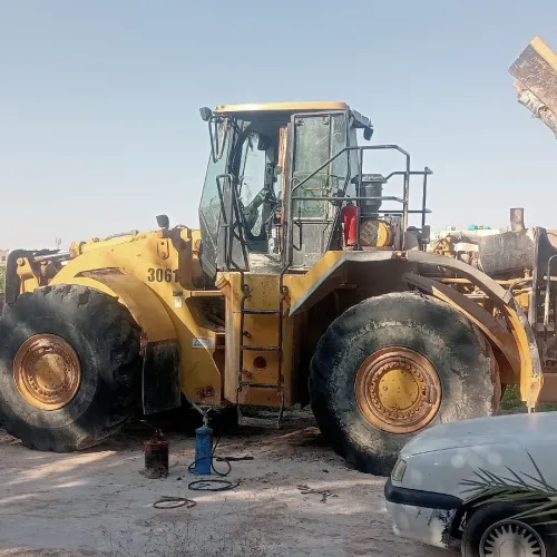 ENGIN DE TRAVAUX PUBLICS CHARGEUR CATERPILLAR MODELE 980 G 2002
