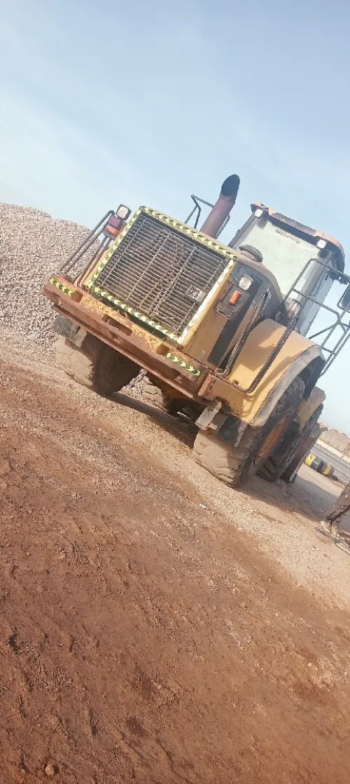 ENGIN DE TRAVAUX PUBLICS CHARGEUR CATERPILLAR MODELE 980 G 2002