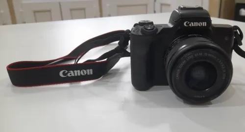 Canon m 50
