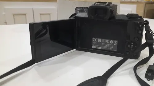 Canon m 50