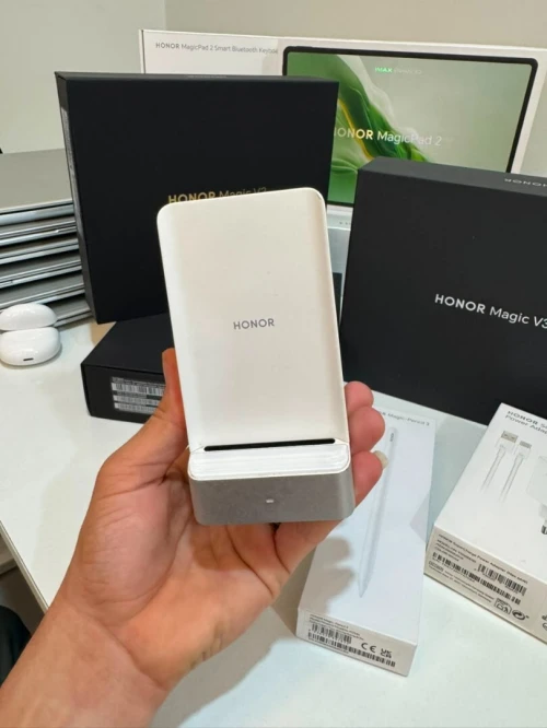 Honor Magic V3 avec chageur sans fil honor V3 512