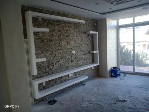Une équipe d'ouvriers du bâtiment