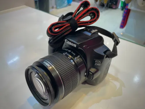 Canon 250d + objectif 18-55mm EFS