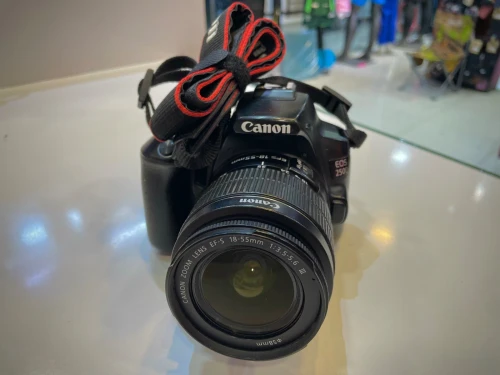 Caonon eos 250d + objectif 18-55mm EFS