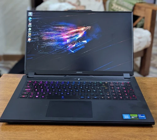 AOREUS RTX 4080 12 GB 150W // i7 13 GEN // 360HZ