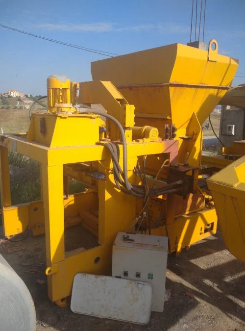 Pondeuse parpin et machin qui fabrique les bise 