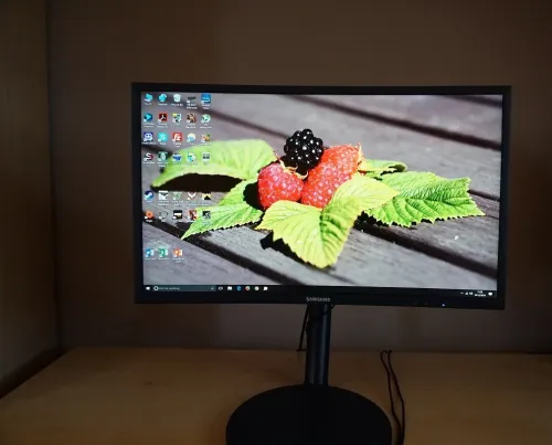ecran pc QLED  C24FG70FQM 24 144 HZ 1ms