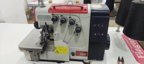 Lot de machine pour un atelier de confection de vêtements