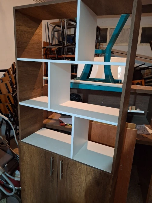 Tables et chaises scolaires