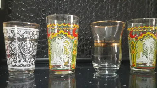Lot de verres à thé 