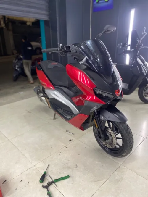 Habillage autocollant auto moto / réparation résine 