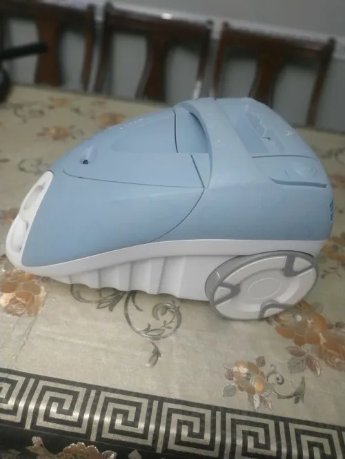 Aspirateur Européen Condor a sac lavable avec touts ces accessoires état 9/10