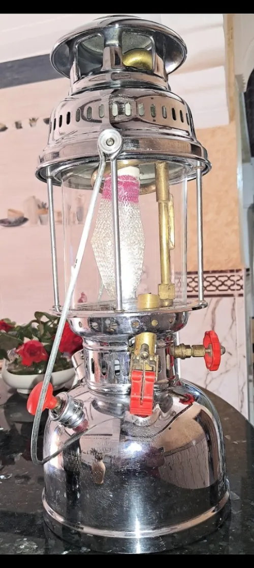 مصباح زيتي عتيق