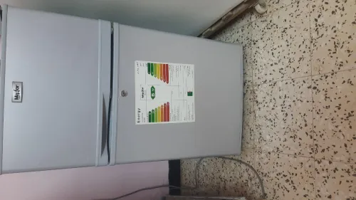 ثلاجة صغيرة