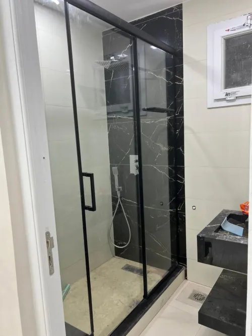 Rampe d'escalier inox et cabine douche