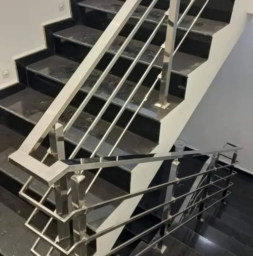 Rampe d'escalier inox et cabine douche