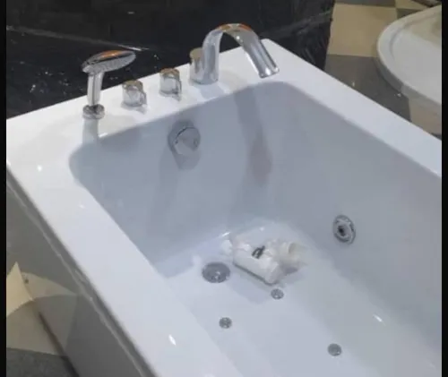 Robinet jaccuzi 4 troup