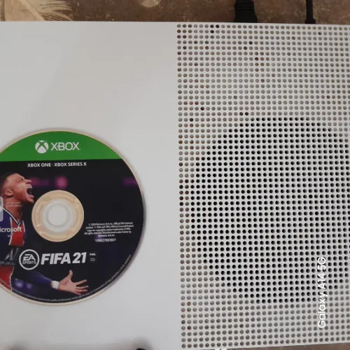  xbox Promoone s +1moi et 15 jours game pass +cd fifa 21 +cable de manette