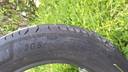 vend pneu 20505/55 R 16 MICHELIN