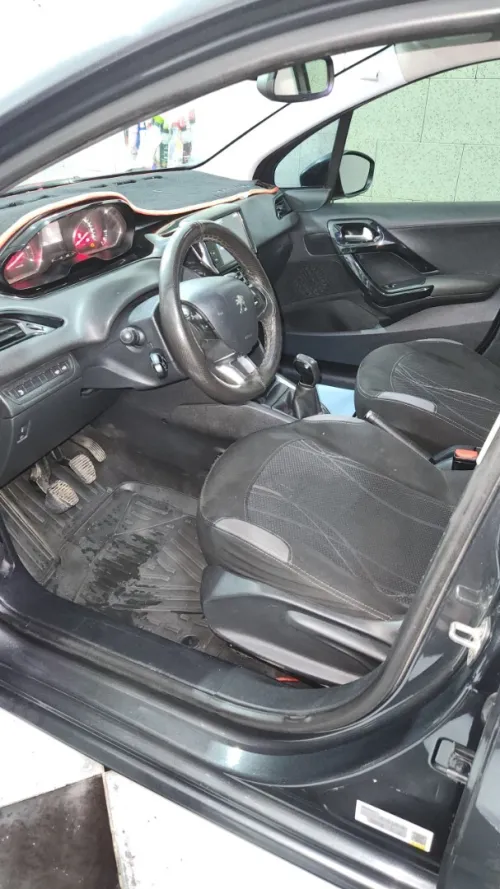 Peugeot 208 2015 Allure