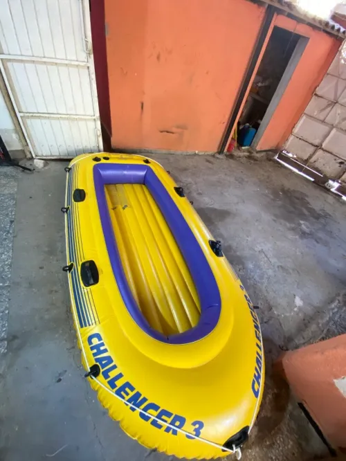 Bateau gonflable de type INTEX CHALLENGER 3