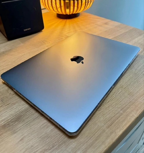 MacBook pro touchbar 2020