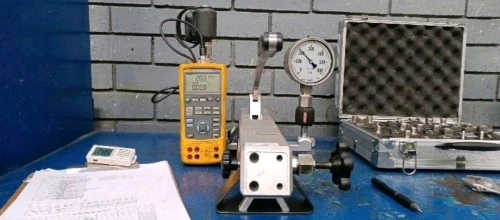 ÉTALONNAGE VÉRIFICATION Calibration MATÉRIEL DE LABORATOIRE ET PRODUCTION.