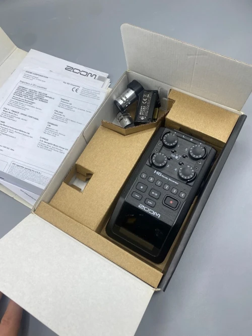 Zoom H6  Handy Recorder (Black Finish)  État Neuf